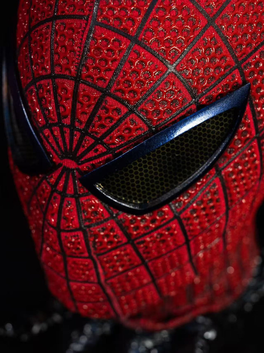Raised Web V1 Mask Mini Version (Display only)
